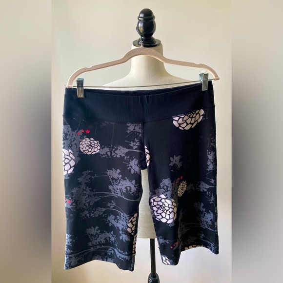 Lululemon Floral Print Activewear Knee Length Shorts - Picture 1 of 6